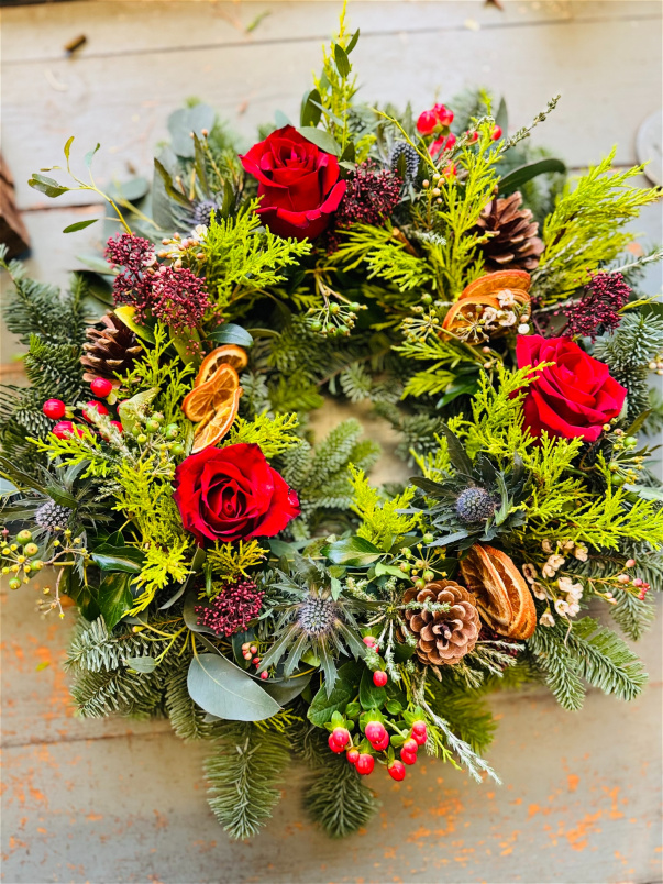 Christmas | Festive Wreath Arrangement: A Christmas Classic