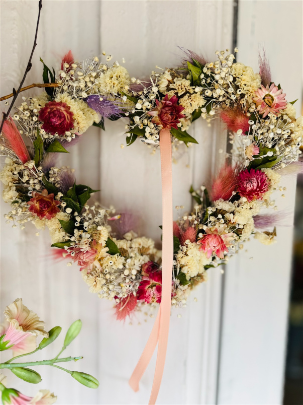 Wreaths  | Heart-Shaped Dried Wreath