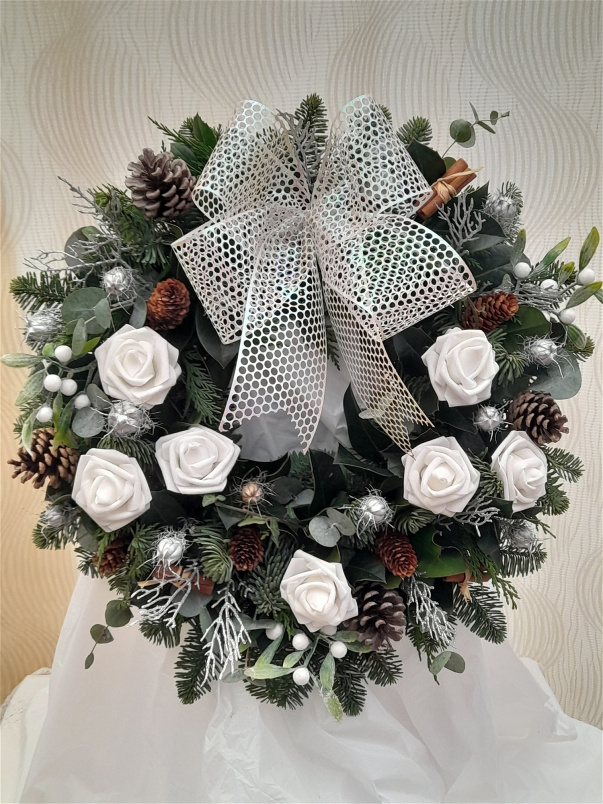 Christmas Wreaths | Nationwide Delivery | White Rose Christmas Wreath