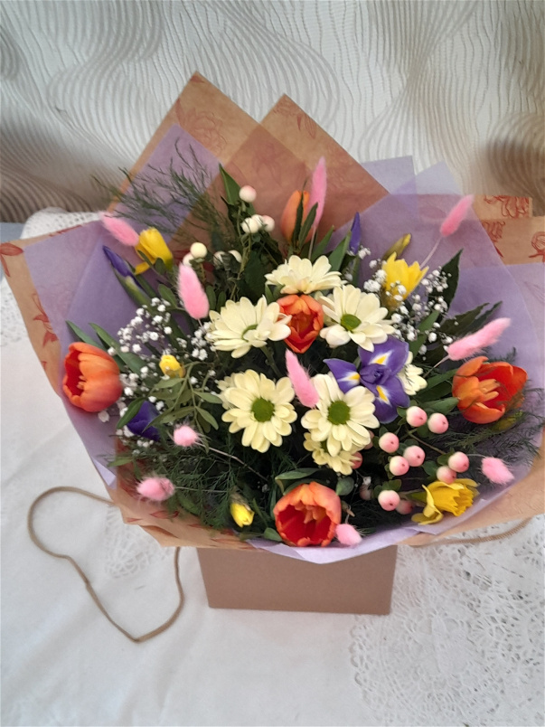 Nationwide Delivery | Spring Hand-Tied