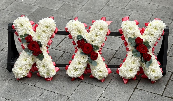 Funeral Flowers | Kisses tribute