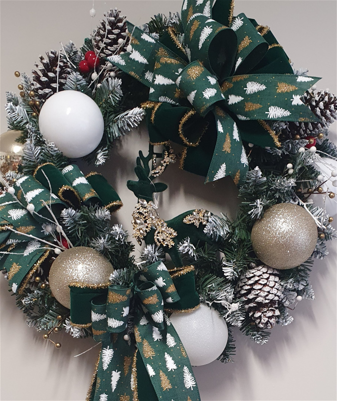 Christmas wreaths and decor | Green jewel stag wreath