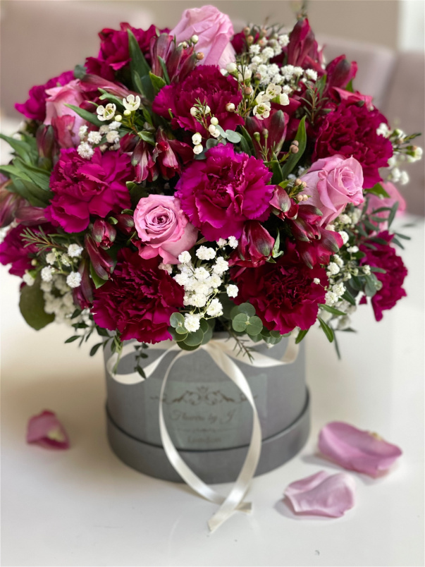 Hand Tied Bouquets and Arrangements | Hat Box Flowers