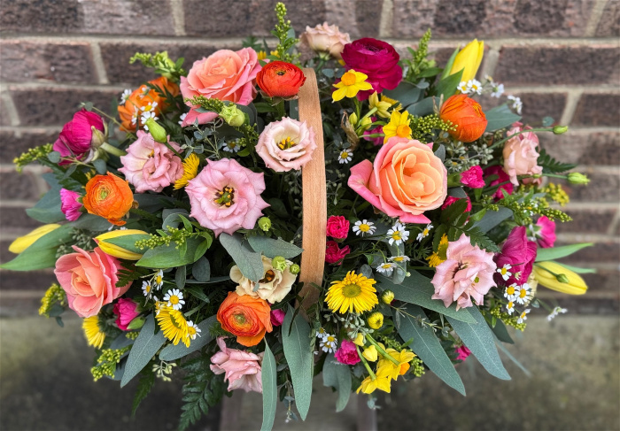 Arrangements | Fresh Seasonal Bouquets | Mother's Day | Special Occasion Bouquets | Basket arrangement (medium)