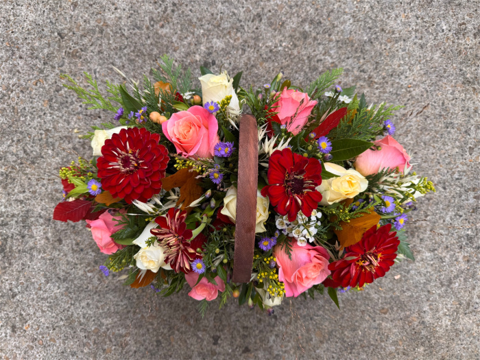 Arrangements | Fresh Seasonal Bouquets | Mother's Day | Special Occasion Bouquets | Basket arrangement (small)