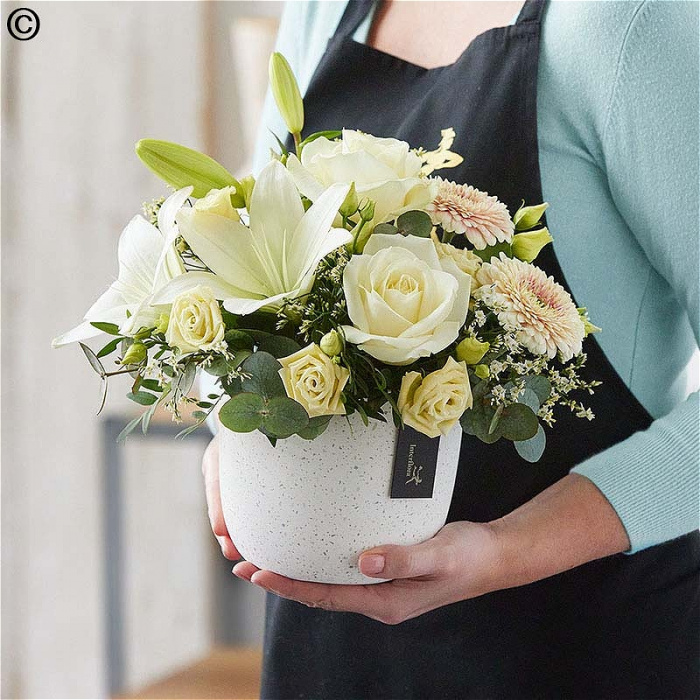 Arrangements | Sympathy | Arrangement of Neutral flowers