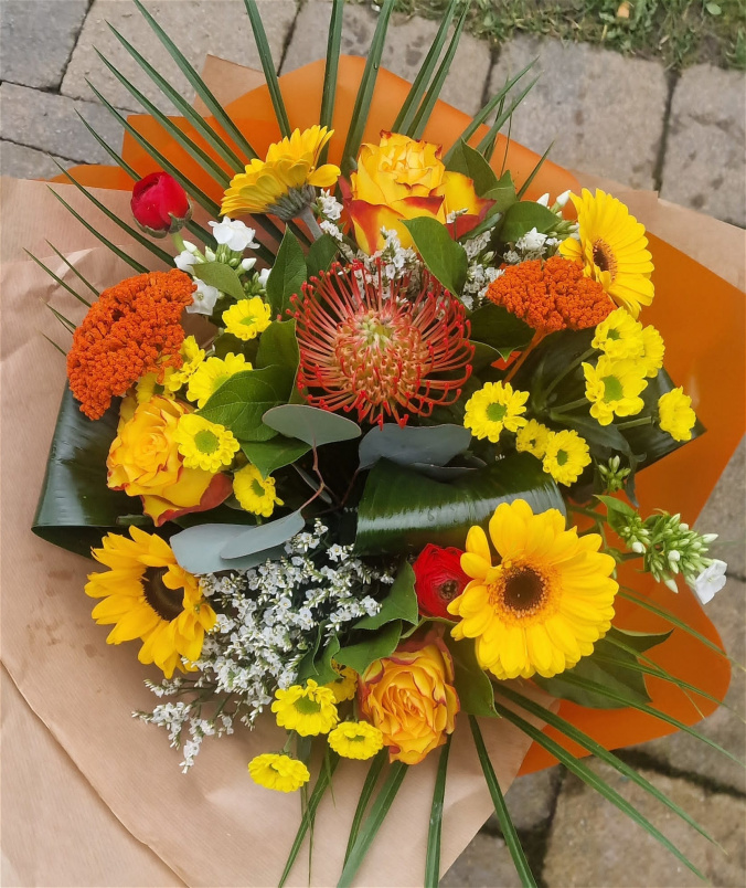 Aquapack Bouquets | Elegant Amber Bouquet