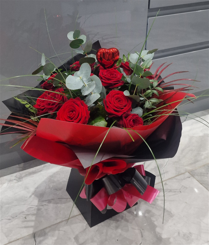 Aquapack Bouquets | Valentines Collection | Roses are Red Bouquet