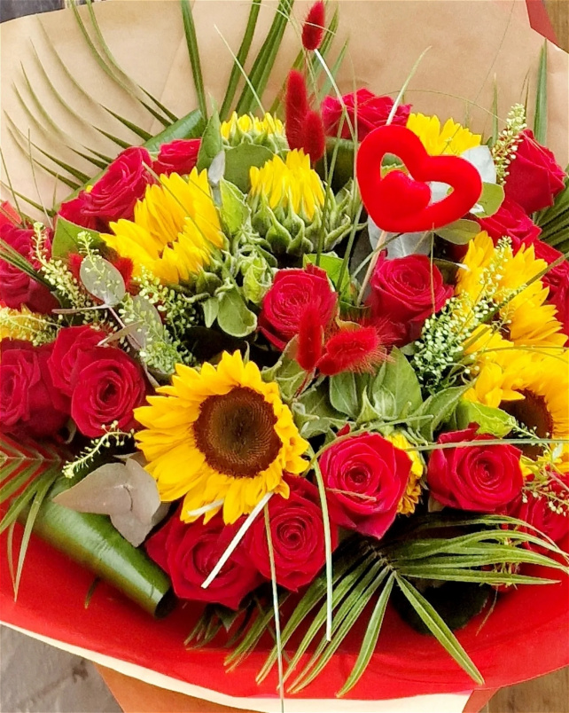 Aquapack Bouquets | Valentines Collection | Red Rose & Sunflower Bouquet