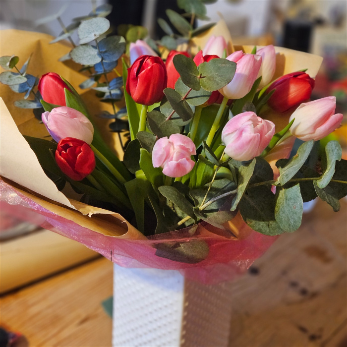 Anniversary gift | Arrangements | Bouquets | Subscription | Simple Beauty