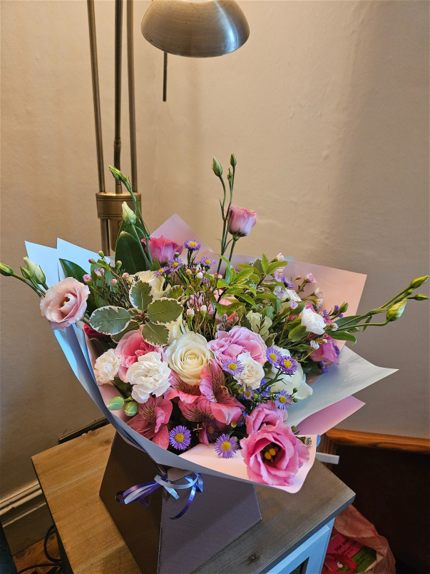 Anniversary gift | Arrangements | Birthday bouquet | Gallery | Gift Bouquets | Upsell gifts | Lovely pink