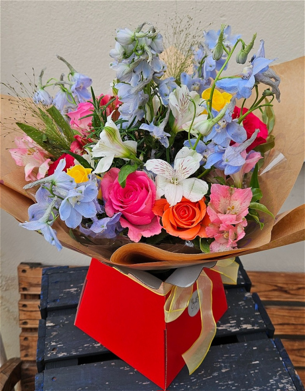 Anniversary gift | Arrangements | Birthday bouquet | Gallery | Gift Bouquets | Mother's Day | Colorful world