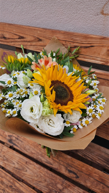 Arrangements | Birthday bouquet | Bouquets | Gallery | Mother's Day | Flower bouquet with Sunflowers 🌻
