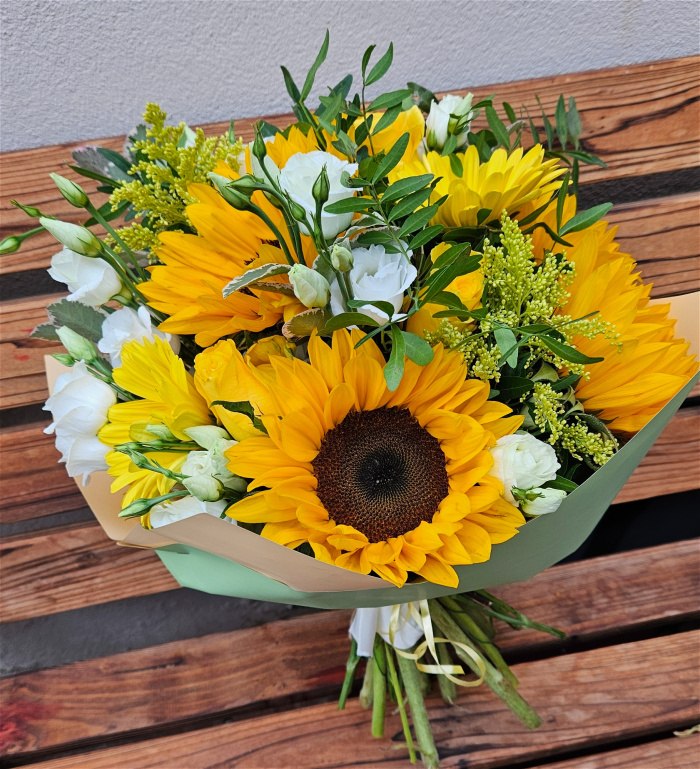 Arrangements | Birthday bouquet | Bouquets | Gallery | Mother's Day | Valentine's Day's flowers | Flower bouquet with Sunflowers