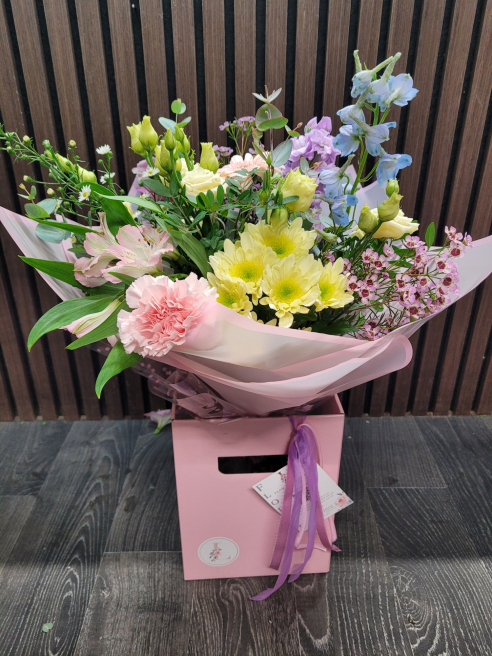Flowers by Lavish | Coalville | Same day Flower Delivery in Coalville. How it works and what to expect.