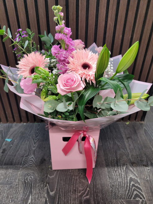 Flowers by Lavish | Coalville | Same day Flower Delivery in Coalville. How it works and what to expect.