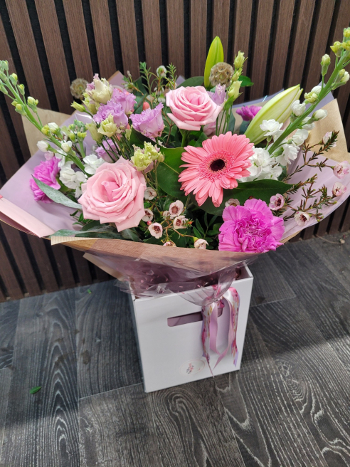 Flowers by Lavish | Coalville | Same day Flower Delivery in Coalville. How it works and what to expect.