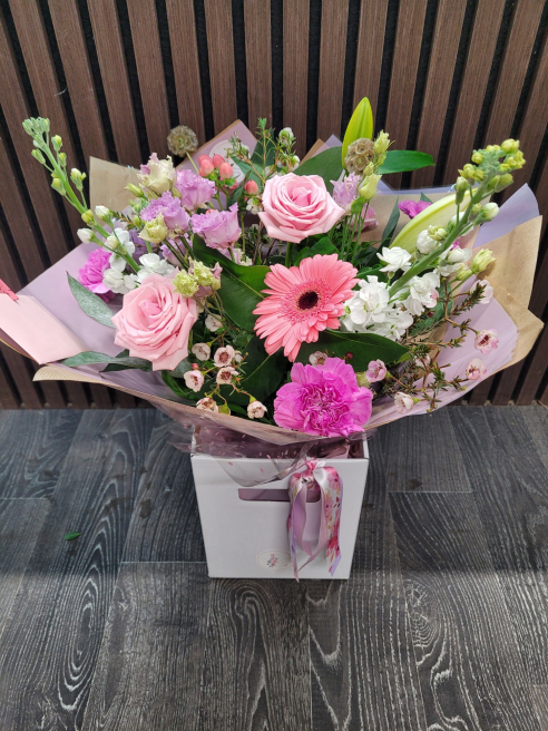 Flowers by Lavish | Coalville | Same day Flower Delivery in Coalville. How it works and what to expect.