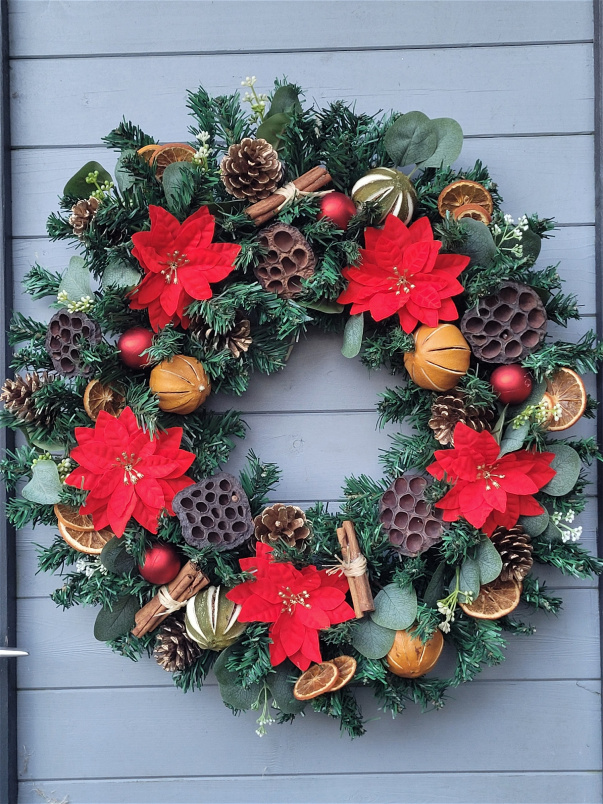 Christmas Door Wreaths | Traditional Christmas Wreath