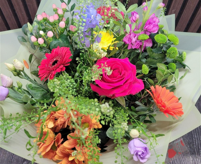 Fresh Flowers | Mother's Day | Florist choice Water Bouquet bright