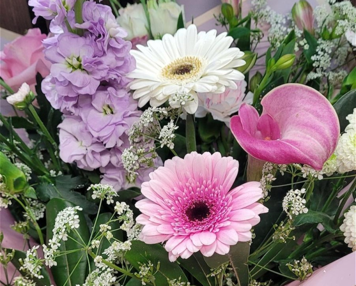 Fresh Flowers | Mother's Day | Florists choice water bouquet in Pastels