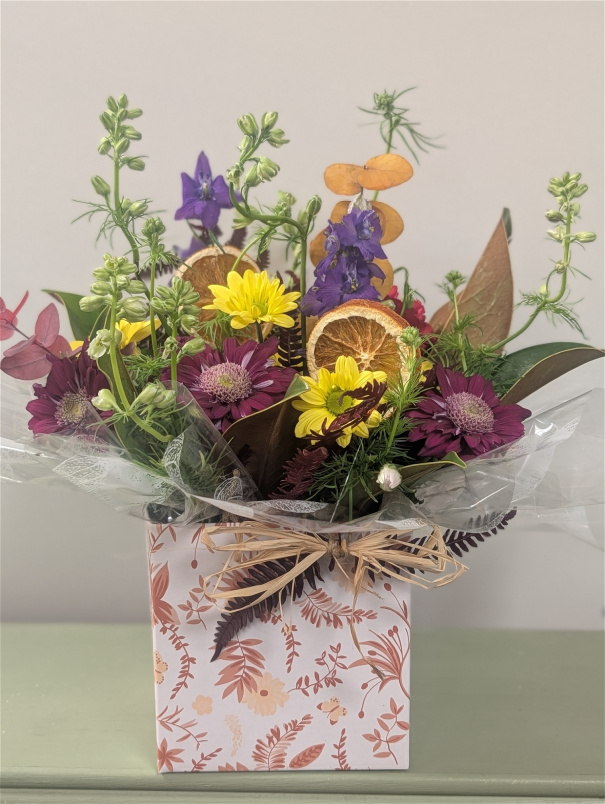 Fresh Flowers | The rustic charm petite floral box