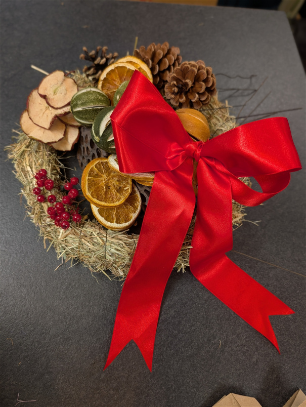 Christmas Collection | Fresh Christmas Wreaths | DIY Christmas wreath kit - No greenery