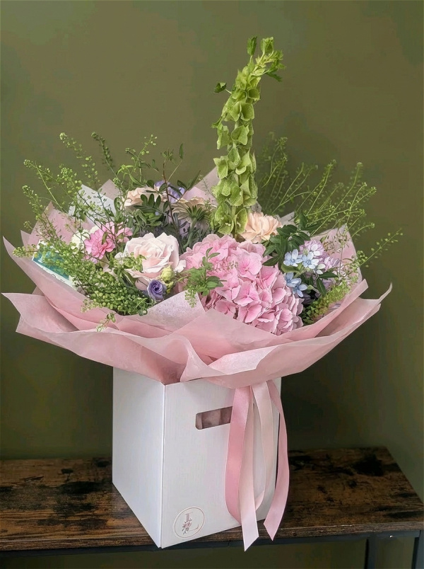 Fresh Flowers | Valentines | Pretty woman bouquet pink