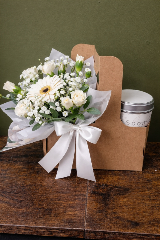 Fresh Flowers | The bloom and candle duo
