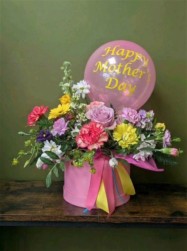 Balloon & Flower Hatbox | Fresh Flowers | Mother's Day | Mum's celebration Hatbox