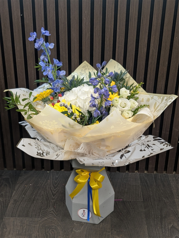 Fresh Flowers | Mother's Day | Upsell gifts | Sunshine and sky bouquet