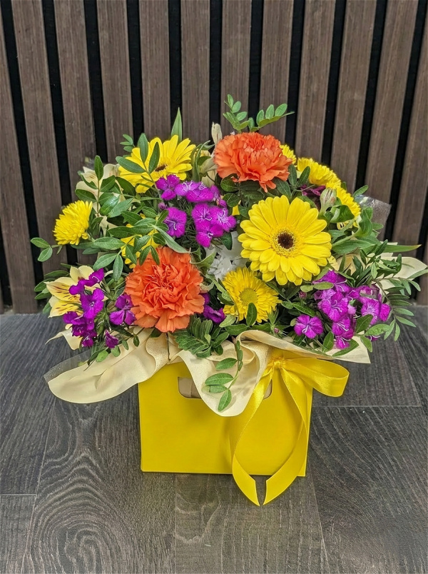 Fresh Flowers | The sunshine flower box