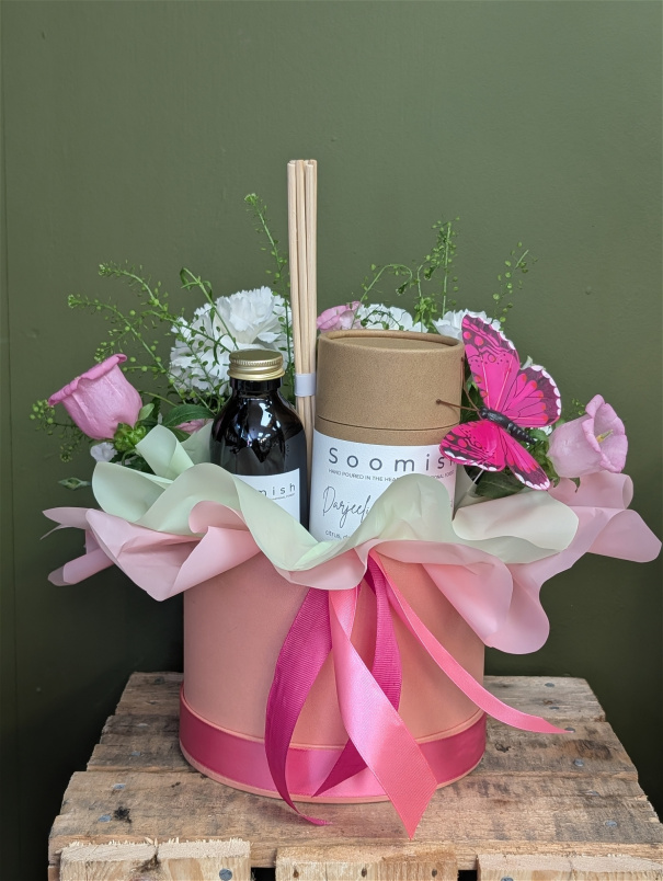 Candles | Fresh Flowers | Lavish & Soomish gift box