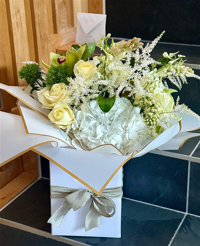 Bouquets | Gifts | Elegance