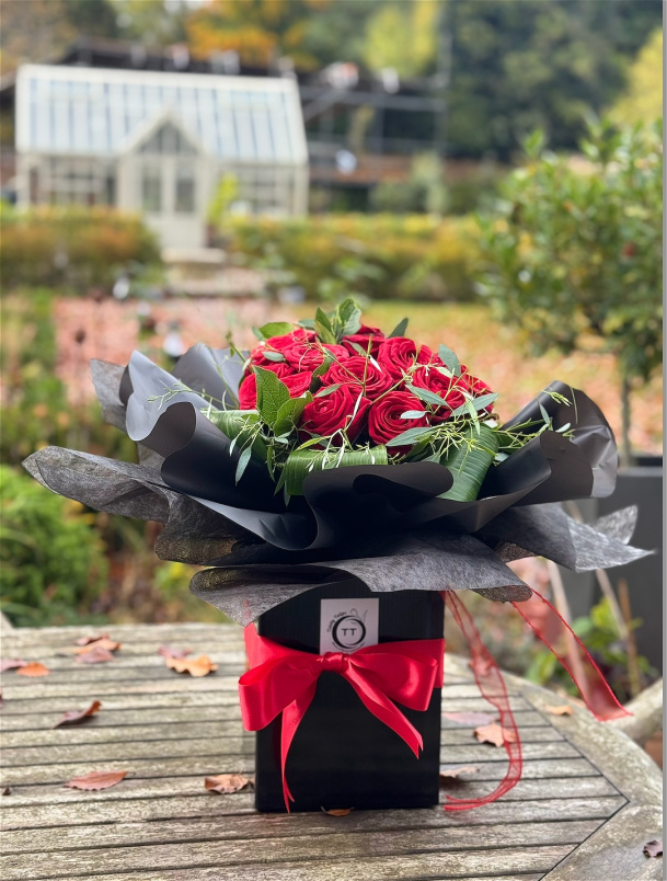 Arrangements | Bouquets | Gifts | Special Occasions | Classic Love Bunch