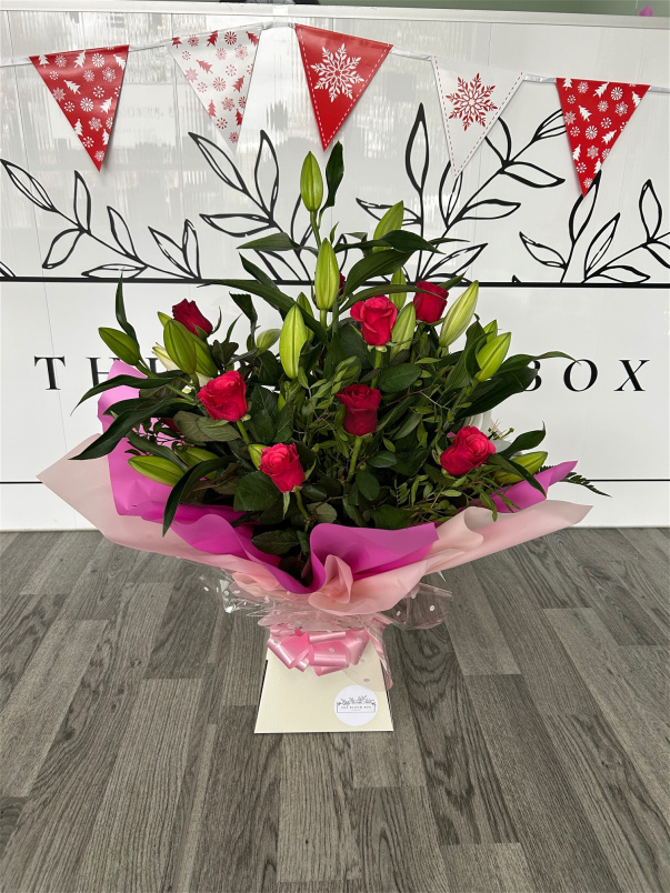 Bouquets | Christmas | Mother's Day | Valentine's Day | Lilies, Roses & Greenery Aqua Box