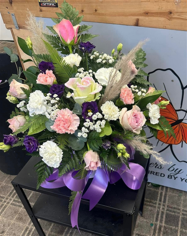 Arrangements | Hatbox arrangement