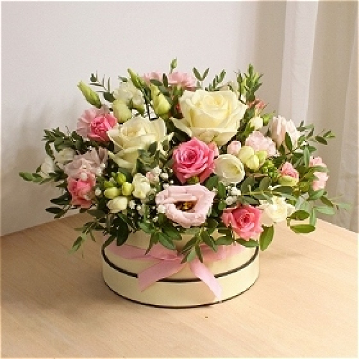 Floral arrangements | Sophia hatbox