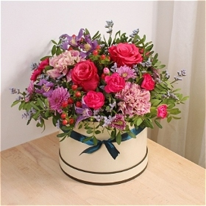 Floral arrangements | Joyful Hatbox