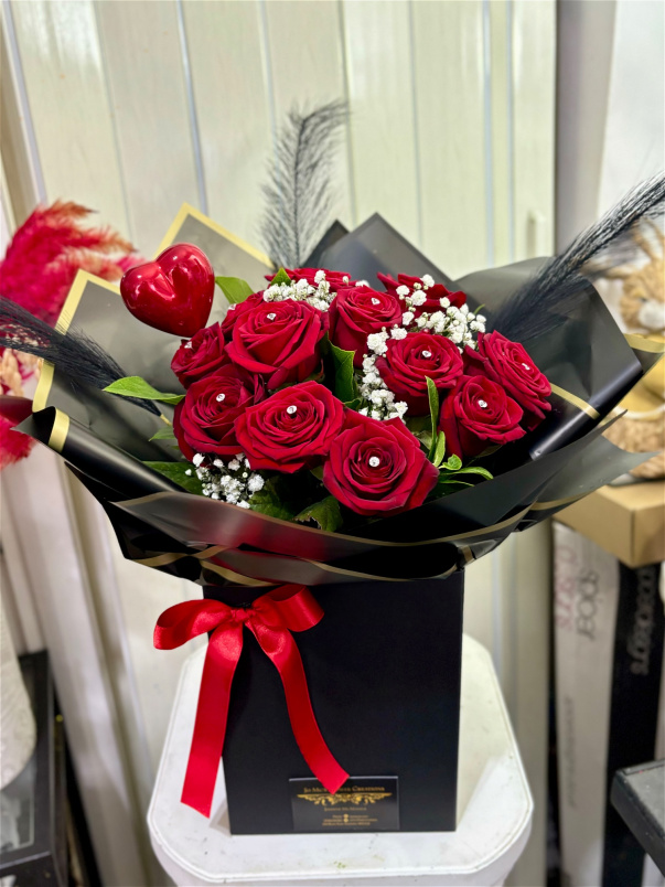 Bespoke Bouquets | Christmas | Luxury Rose Bouquets | Luxurious Red Roses