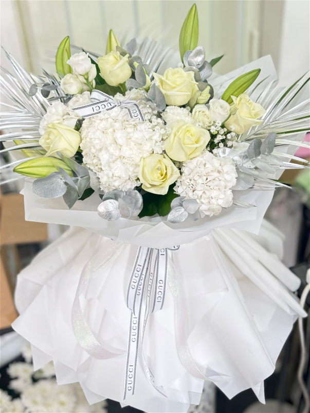 Anniversary Bouquets | Princess Bouquets | Neutral & Silver Princess Bouquet