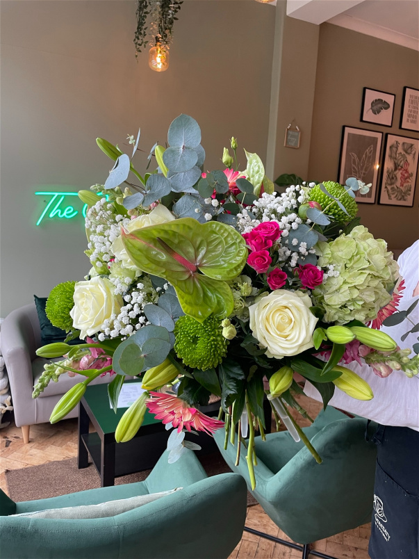 Prestige collection | Seasonal Hand-tie