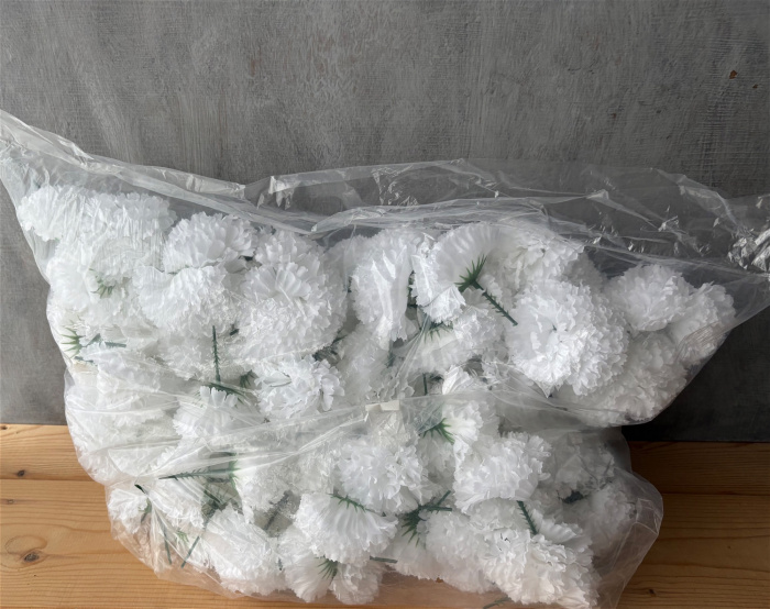 Memorial Ceremony Supplies | 144 White Artificial Carnation Flower Heads with Stems – 8cm Silk Flowers for Funeral Tributes, Crafts, Weddings, Buttonholes & Events