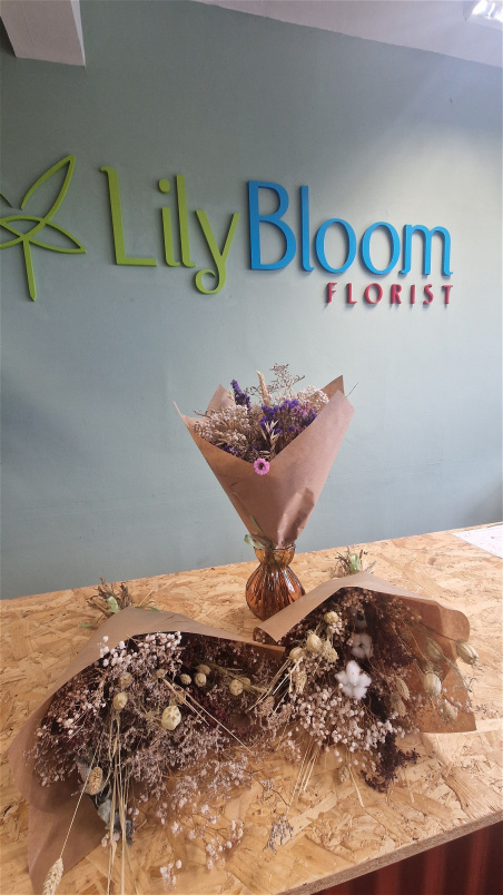 Fresh Flowers, Bouquets, Door Wreaths | Dried and Quirky