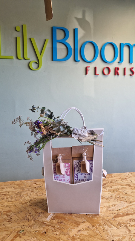 Fresh Flowers, Bouquets, Door Wreaths | Bath botanica Gift Pack