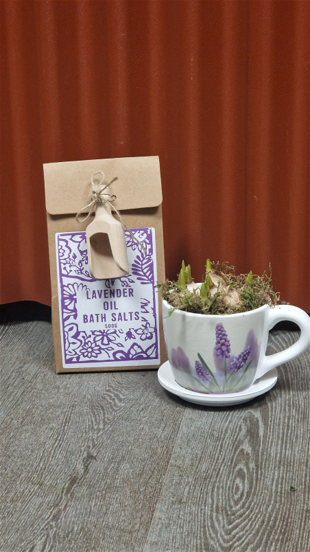Bouquets & Gift Flowers | Muscari Plant in Ceramic Teacup & Lavender Bath Salts Gift Set