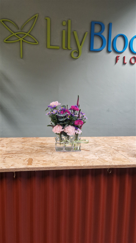 Bouquets & Gift Flowers | Lily bloom Six Pack