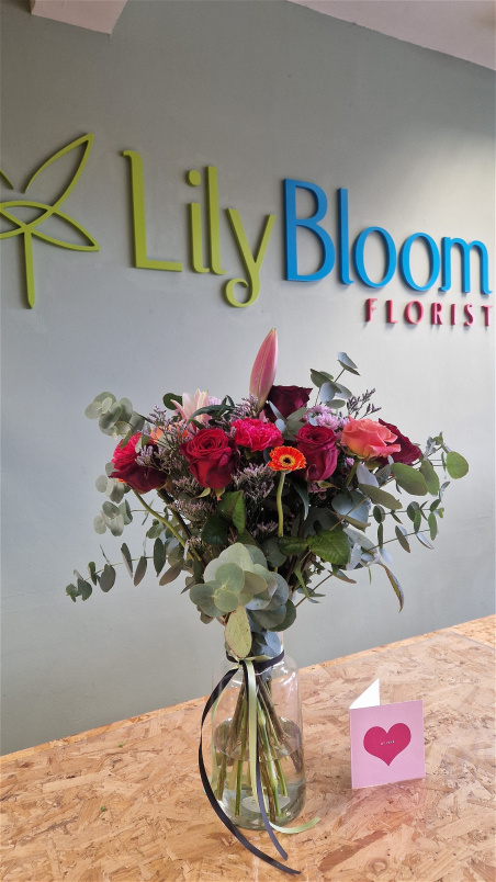 Valentines Flowers | Love Actually ( in Glass Vase )