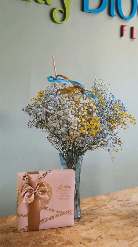 Bouquets & Gift Flowers | Disco Vib'n Vase & Chocolates