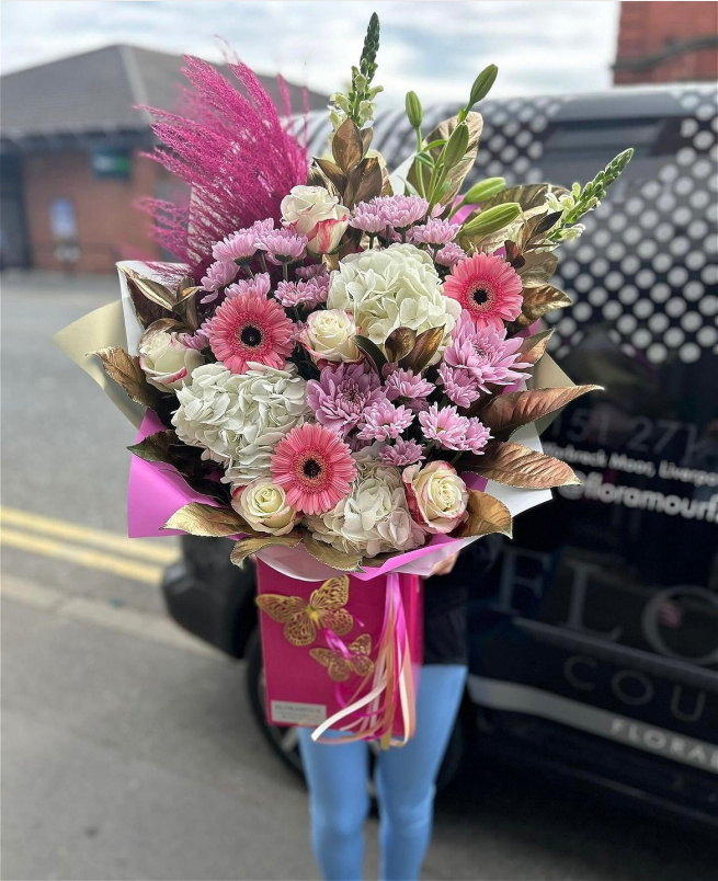 Bespoke Bouquets | Front Facing Pink & Whites Bouquet